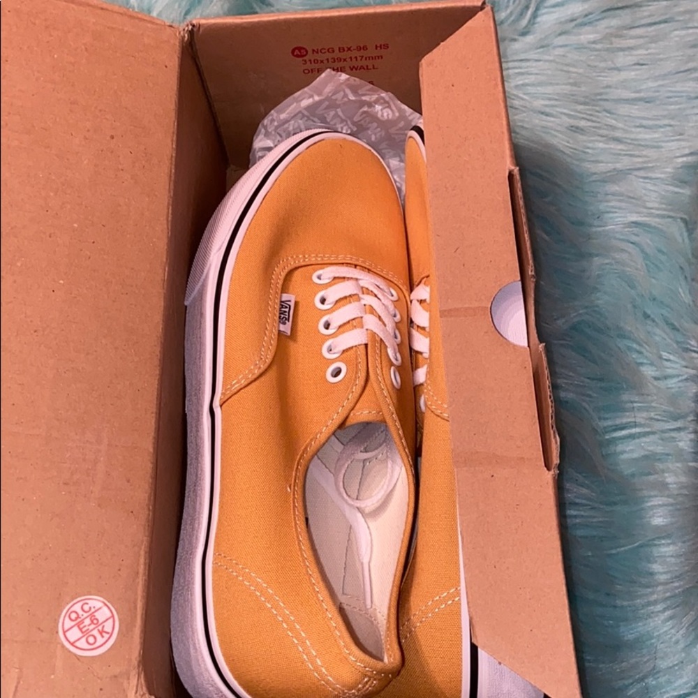 Yellow vans - Picture 2 of 4